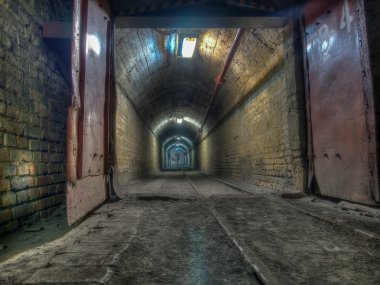 Kömür madeni. Bir madeni tünelde