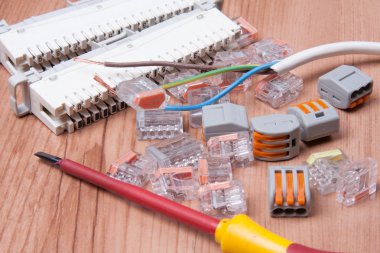 Elektrikli aletleri ve Aksamları kabloları ve Sigortalar Instalation sırasında