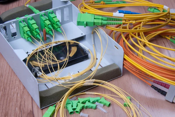 Роутер в который вставляется оптоволокно. Соединить оптоволоконный кабель. Паять оптоволокно. Greenlee 180xl. Gpon кабель.