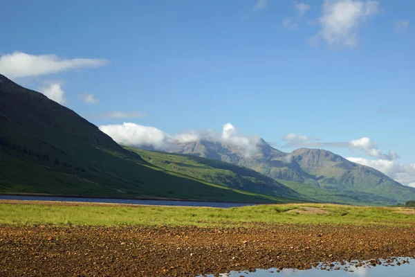 スコットランドはどこを見ても美しい風景でいっぱいです 自然の美しさは言葉にするのが難しい — ストック写真