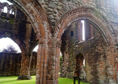 Manastır Perisi, İskoçya 'da eski bir manastır. İskoçya 'nın güneybatısında, Dumfries ve Galloway ilçelerinin yaklaşık 13 km güneyinde, Yeni Abbey köyünün yakınlarında yer almaktadır..