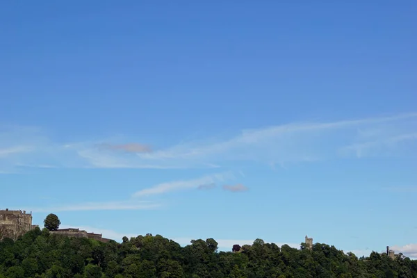 スターリング城は 火山起源のそびえ立つ丘シュロッスバーグのスターリングの旧市街の上に位置しています — ストック写真