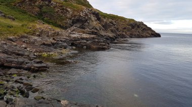 Belfast 'tan Giants Causeway' e doğru sürerseniz, her zaman sahil boyunca, Torr yolundan ve Torr Head 'den geçer. Yol oldukça dardır, ama harika bir manzarayla ödüllendirilir..