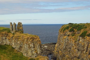 Dunseverick Şatosu, Kuzey İrlanda 'nın Antrim ilçesindeki bir şatonun harabesidir..