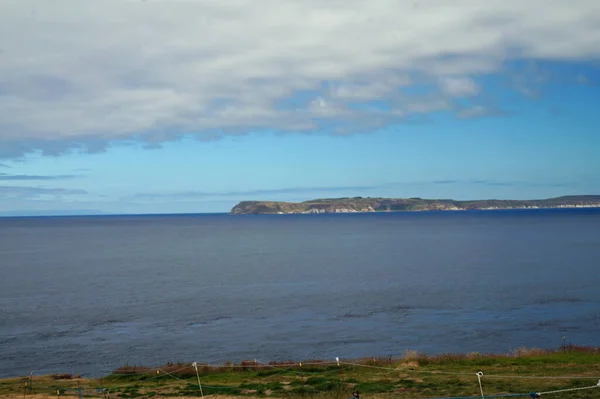 Carrick Rede Carrick Rede 是北爱尔兰的一个岛屿 位于Antrim县海岸外 介于Ballycastle和Ballintoy之间 岛上由一座悬索桥与大陆相连 无人居住 — 图库照片