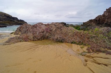 Körfeze resmi olarak Boyeghether Körfezi deniyor ama yerel halk tarafından Cinayet Deliği Sahili olarak adlandırılıyor..