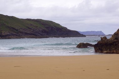 Körfeze resmi olarak Boyeghether Körfezi deniyor ama yerel halk tarafından Cinayet Deliği Sahili olarak adlandırılıyor..