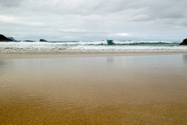 Körfeze resmi olarak Boyeghether Körfezi deniyor ama yerel halk tarafından Cinayet Deliği Sahili olarak adlandırılıyor..