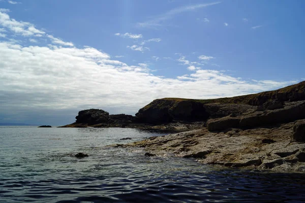 ワイルド アトランティック ウェイは セントジョンズ ポイントの狭い半島を通り過ぎます 半島の南端 実際にはセントジョンズ ポイントまでの道はアイルランドの典型的な風景を通っている マクスウィン湾とアジャの最高の景色を見ることができる — ストック写真