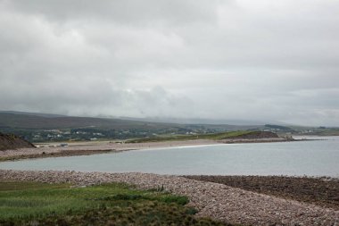 İrlanda 'nın kuzeybatısındaki County Mayo' daki Ballycroy Ulusal Parkı Avrupa 'nın en büyük yağmur bataklıklarından 117.79 km' dir..