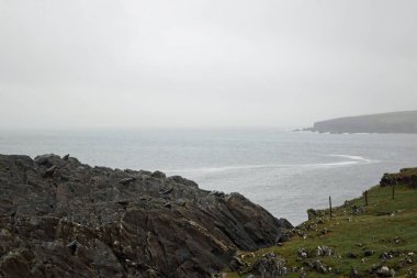 Ballyglass Deniz Feneri (Broadhaven Deniz Feneri olarak da bilinir) Broadhaven Körfezi manzaralı County Mayo 'daki Mullet Yarımadası' nın kuzey ucunda yer alır..