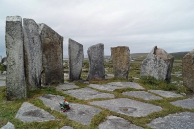Bu alışılmadık heykel İrlanda 'nın batı kıyısında, Co.Mayo, İrlanda' da bulunur..
