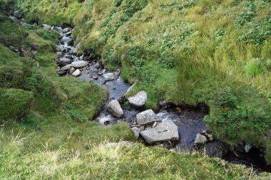 Keem Sahili, Keem Körfezi 'nde, adanın en batı ucunda, gözlerden uzak, güzel bir körfez..
