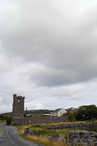Wild Atlantic Way Verwoeste Toren Aan Kant Van Weg Ierland — Stockfoto