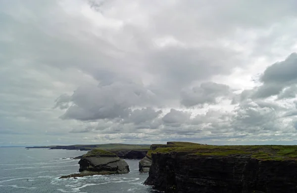 Kilkee Cliff Yürüyüşü Kilkee Kayalıkları Kafesi Pollock Holes Otoparkından Başlayarak — Stok fotoğraf