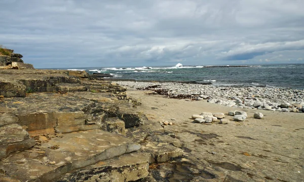 Kilkee Beach Είναι Μια Πέτρινη Παραλία Στο Χωριό Kilkee — Φωτογραφία Αρχείου