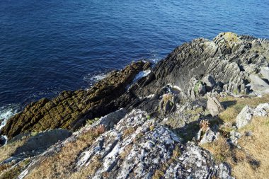Orijinal olarak 1969 yılında açılan Dursey Adası teleferiği Dursey Sound 'un çalkantılı sularında bugüne kadar en çok kullanılan ulaşım aracı olarak kalmakta ve gerçekten benzersiz bir deneyim sunmaktadır. İrlanda 'nın tek teleferiği ve tek teleferik.
