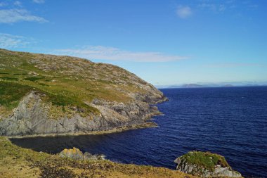 Orijinal olarak 1969 yılında açılan Dursey Adası teleferiği Dursey Sound 'un çalkantılı sularında bugüne kadar en çok kullanılan ulaşım aracı olarak kalmakta ve gerçekten benzersiz bir deneyim sunmaktadır. İrlanda 'nın tek teleferiği ve tek teleferik.