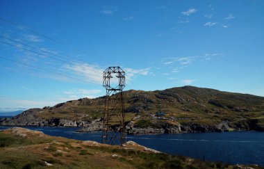 Dursey Adası, İrlanda 'nın Batı County Cork eyaletindeki Beara Yarımadası' nın güneybatı ucunda yer alır. Dursey ve anakara arasında 230 metre genişliğindeki Dursey Sound bulunur..