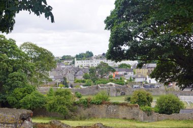 İrlanda kıyıları, yaban kayalıklar, büyüleyici doğa. İrlanda nereye bakarsan bak güzel manzaralarla doludur. Doğanın güzelliğini kelimelere dökmek zordur..