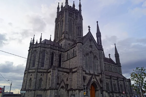 基尔肯尼圣母座堂 Cathedral Mary Kilkenny 是罗马天主教奥斯本教区的主教座堂 位于基尔肯尼 奠基仪式于1843年8月18日举行 1857年10月4日举行 — 图库照片