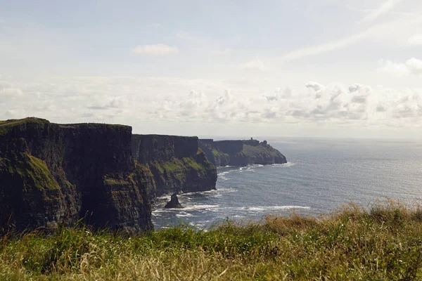 摩尔悬崖是爱尔兰最有名的悬崖 它们位于爱尔兰主要岛屿克莱尔县的西南海岸 靠近Doolin村和Liscannor村 — 图库照片