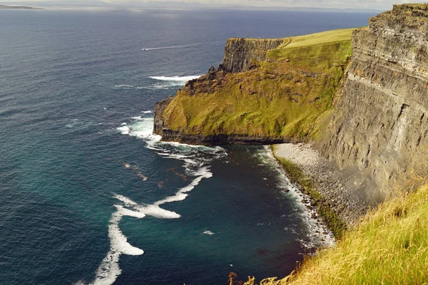 Cliffs Moher Είναι Πιο Γνωστοί Βράχοι Στην Ιρλανδία Βρίσκονται Στη — Φωτογραφία Αρχείου