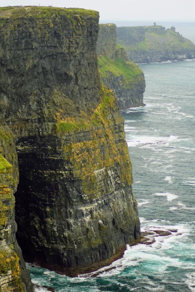 母の崖はアイルランドで最も有名な崖です 彼らはアイルランドの主な島の南西海岸に位置しています村の近くに郡クレアDoolinとLiscannor — ストック写真