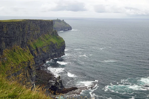 Cliffs Moher Είναι Πιο Γνωστοί Βράχοι Στην Ιρλανδία Βρίσκονται Στη — Φωτογραφία Αρχείου