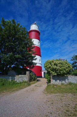 Norfolk 'un kuzey kıyısındaki Happisburgh Deniz Feneri, İngiltere' de bağımsız olarak işletilen tek deniz feneridir..