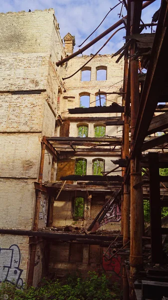 ドイツのハルにあるBoellberg工場複合施設の貯蔵棟の廃墟 — ストック写真