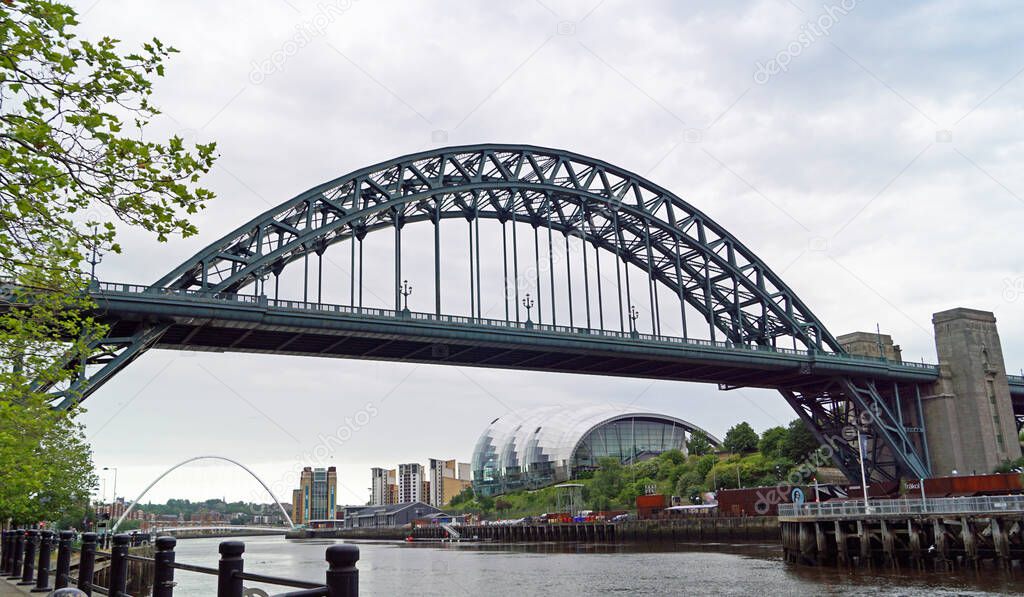 The Tyne Bridge is a continuous arch bridge over the River Tyne in England, which connects Newcastle upon Tyne and Gateshead.