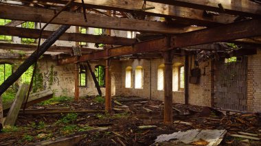 Almanya Halle 'deki Boellberg fabrika binasının yıkıntısı. 