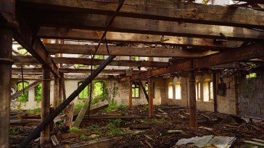 Almanya Halle 'deki Boellberg fabrika binasının yıkıntısı. 