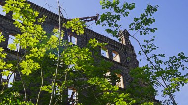 Almanya Halle 'deki Boellberg fabrika binasının yıkıntısı. 