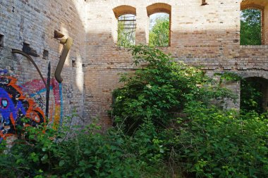 Almanya Halle 'deki Boellberg fabrika binasının yıkıntısı. 
