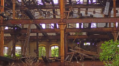 Almanya Halle 'deki Boellberg fabrika binasının yıkıntısı. 