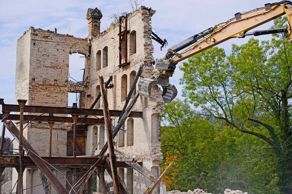 Demolition of the storage building of the Boellberger Mill complex in Halle