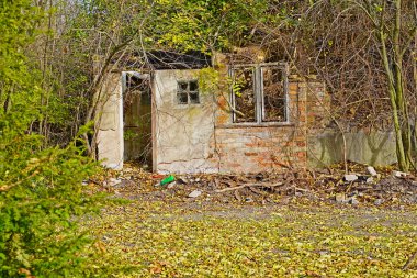 Almanya 'da Halle Saale' de tuvaleti olan eski bir bina.