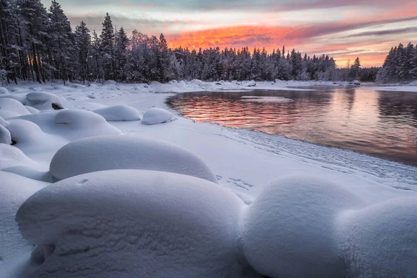 Marshmallows Pozadí Západu Slunce Řece Kolvitsa — Stock fotografie