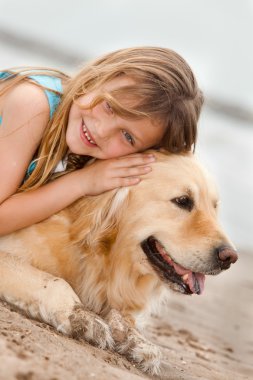 Köpekli kız