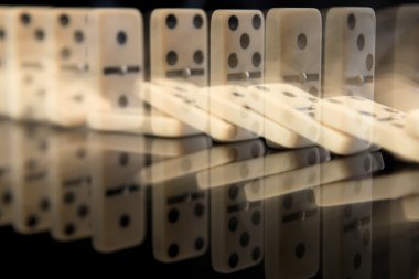 Domino Efekti