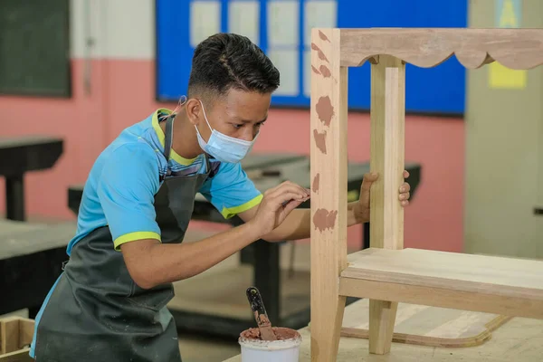 Jeune Menuisier Vêtements Travail Masque Facial Utilisant Bois Remplissage Dans — Photo