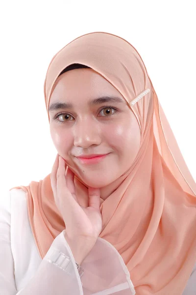 Wanita Muda Cantik Mengenakan Gaun Yang Indah Menunjukkan Bahasa Tubuh — Stok Foto