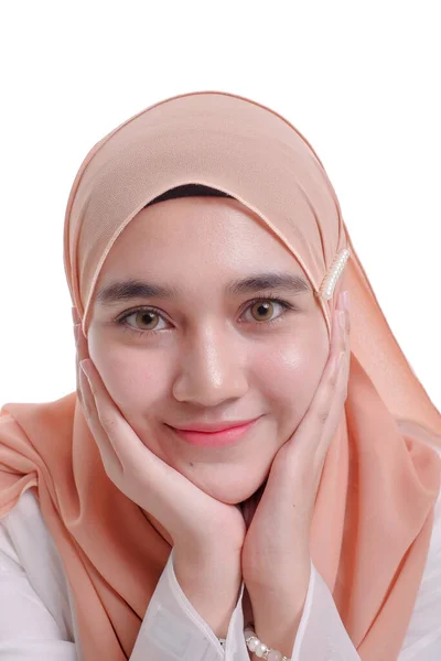 Wanita Muda Cantik Mengenakan Gaun Yang Indah Menunjukkan Bahasa Tubuh — Stok Foto