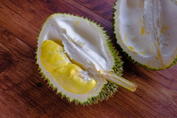 Ahşap Zemin Üzerinde Taze Durian Meyvesi — Stok fotoğraf