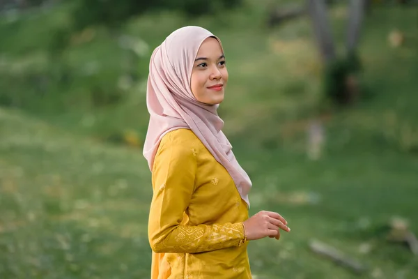 Elegante Hijab Femminile Musulmano Moda Stile Vita Concetto Ritrattistica — Foto Stock