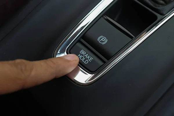 现代汽车电子停车制动器 Epb 按钮的特写 — 图库照片
