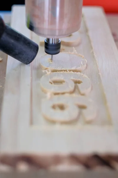 Cnc Stroj Funguje Detailní Záběr Stroje Číselným Ovládáním Řeže Dřevo — Stock fotografie