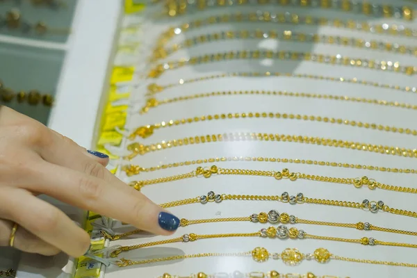 Guld Smycken Diamant Butik Med Armband Lyx Butik Fönster Display — Stockfoto